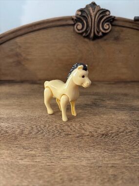 Vintage MACAU Horse Figure Toy Farm Animal Moveable Legs Tail Tan Color 3”